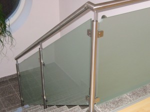 116-1670_IMG